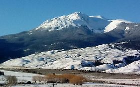 Yellowstone Basin Inn